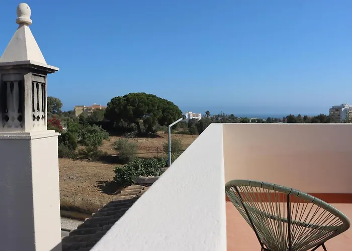 Vivenda Geminada Com Piscina A 10 Minutos A Pe Da Praia, By Qozzy