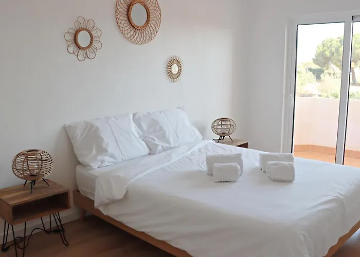 Vivenda Geminada Com Piscina A 10 Minutos A Pe Da Praia, By Qozzy * Портіман