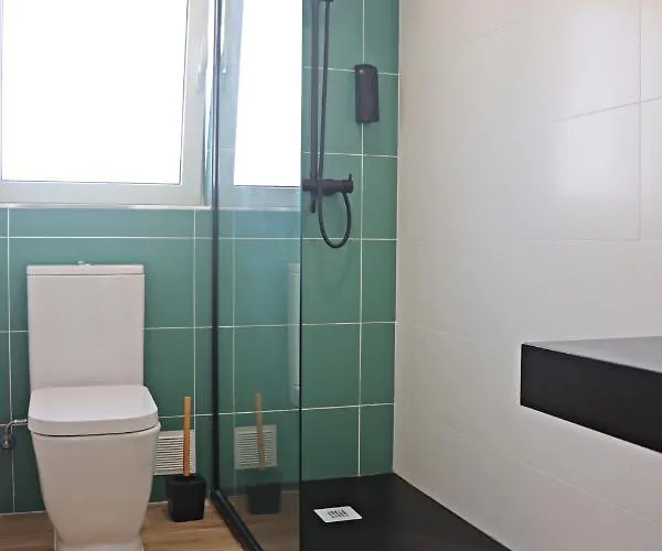 Vivenda Geminada Com Piscina A 10 Minutos A Pe Da Praia, By Qozzy Вілла