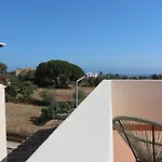 Vivenda Geminada Com Piscina A 10 Minutos A Pé Da