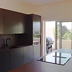 Vivenda Geminada Com Piscina A 10 Minutos A Pe Da Praia, By Qozzy וילה