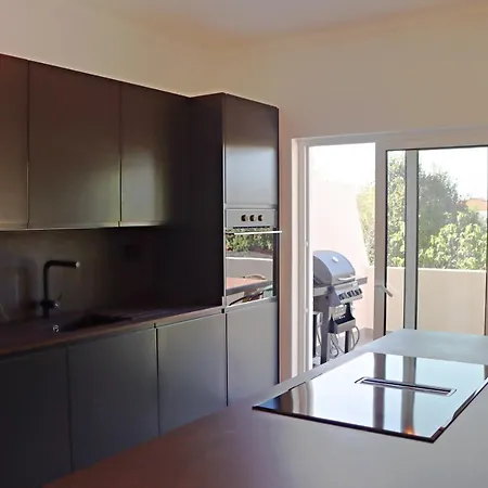 Vivenda Geminada Com Piscina A 10 Minutos A Pe Da Villa