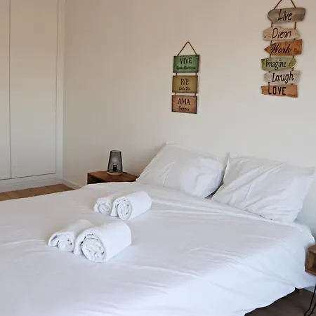 Vivenda Geminada Com Piscina A 10 Minutos A Pe Da Praia, By Qozzy Villa Portimão