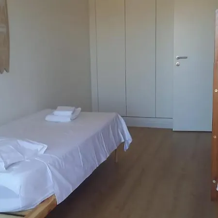 Vivenda Geminada Com Piscina A 10 Minutos A Pe Da Praia, By Qozzy