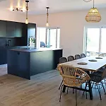 Vivenda Geminada Com Piscina A 10 Minutos A Pe Da Praia, By Qozzy Portimão