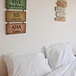 Vivenda Geminada Com Piscina A 10 Minutos A Pe Da Praia, By Qozzy Villa *