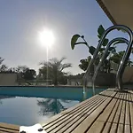 Vivenda Geminada Com Piscina A 10 Minutos A Pe Da Praia, By Qozzy Villa Portimão